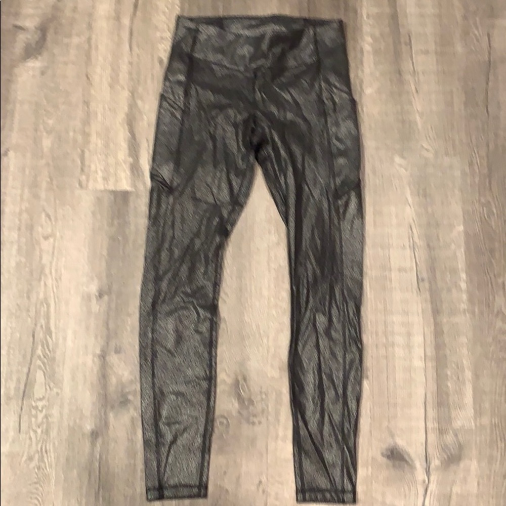 EUC Lululemon leggings size 6